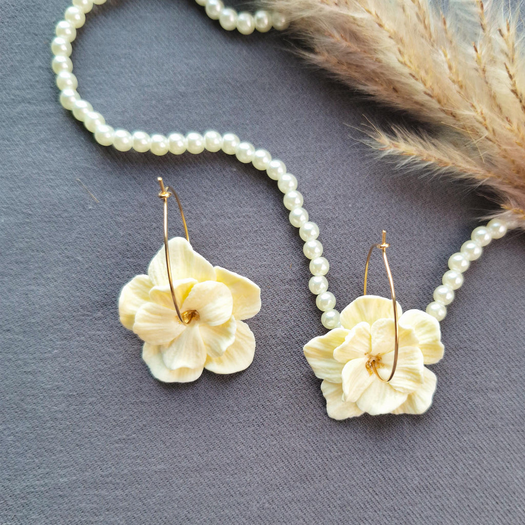 Floral Earrings – A Unique Touch for Your Special Day