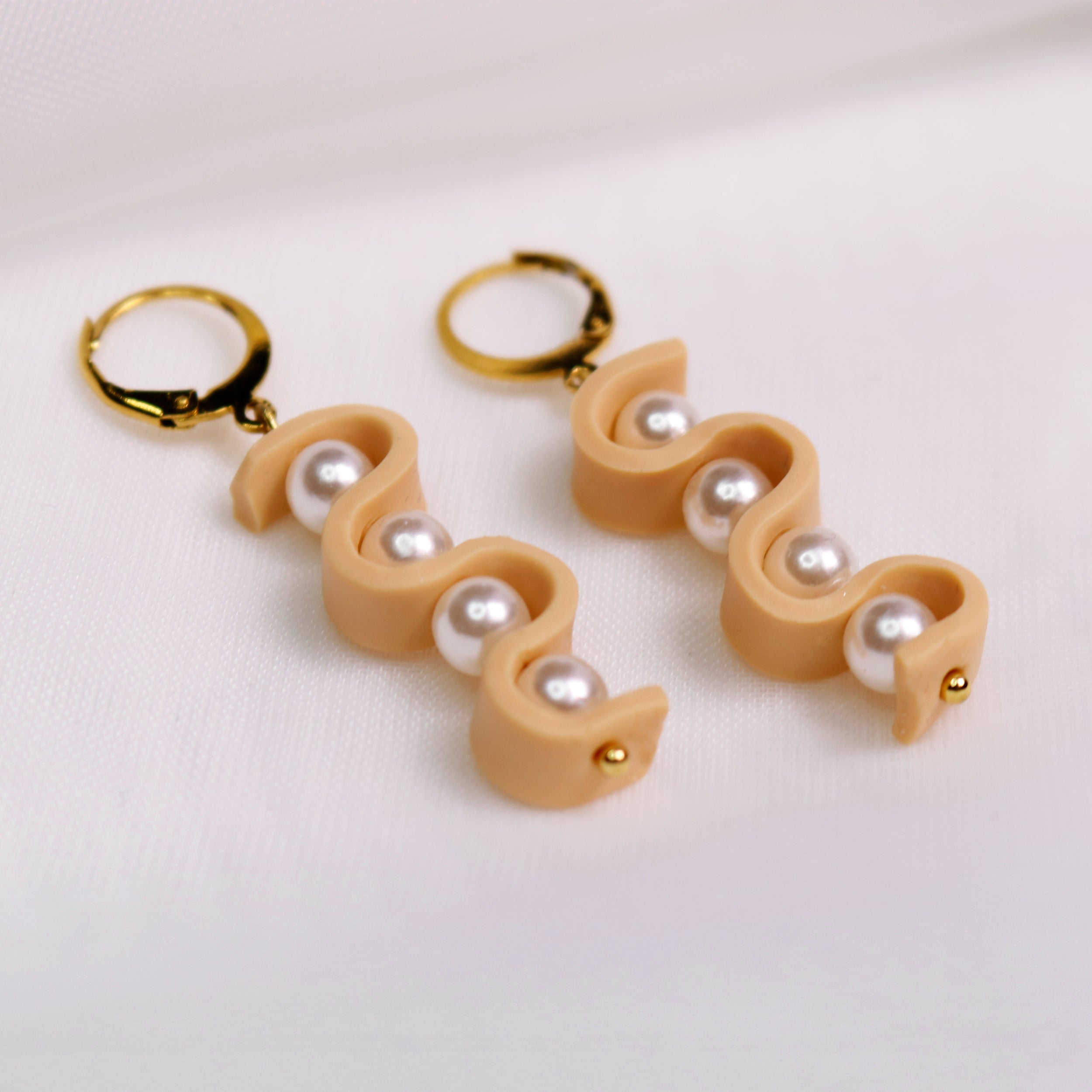 Beige Pearl Earrings