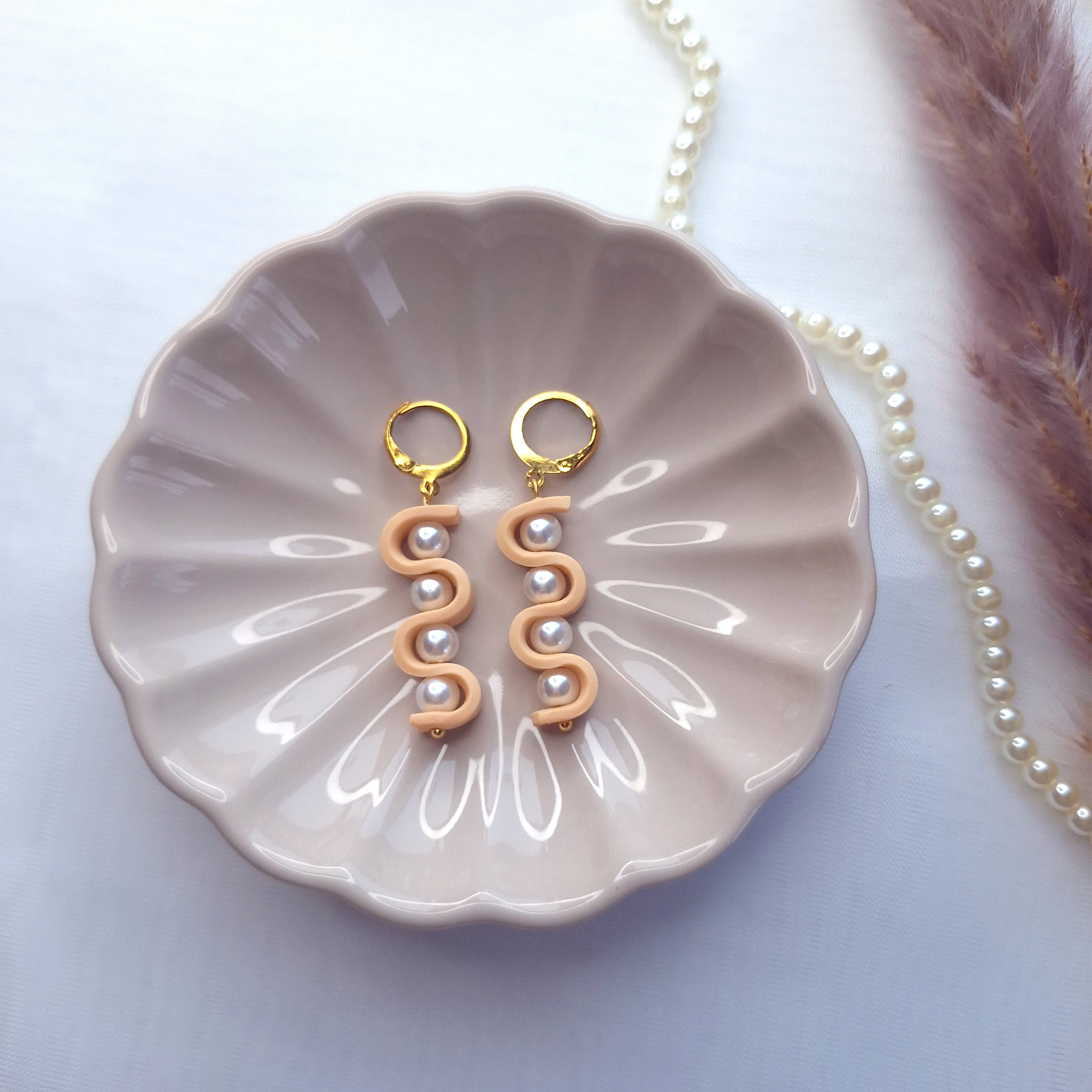 Beige Pearl Earrings