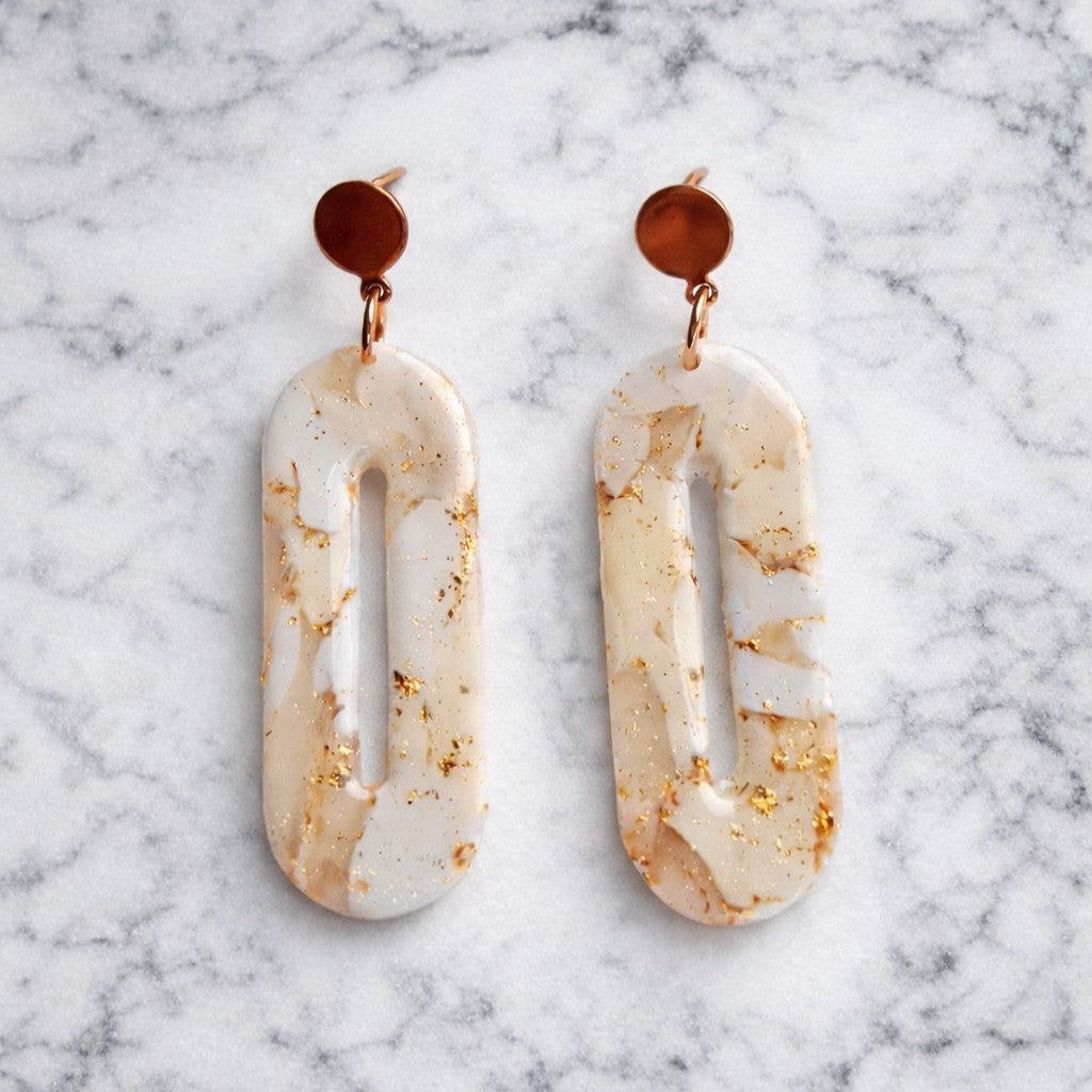 Golden marble 0-shaped form