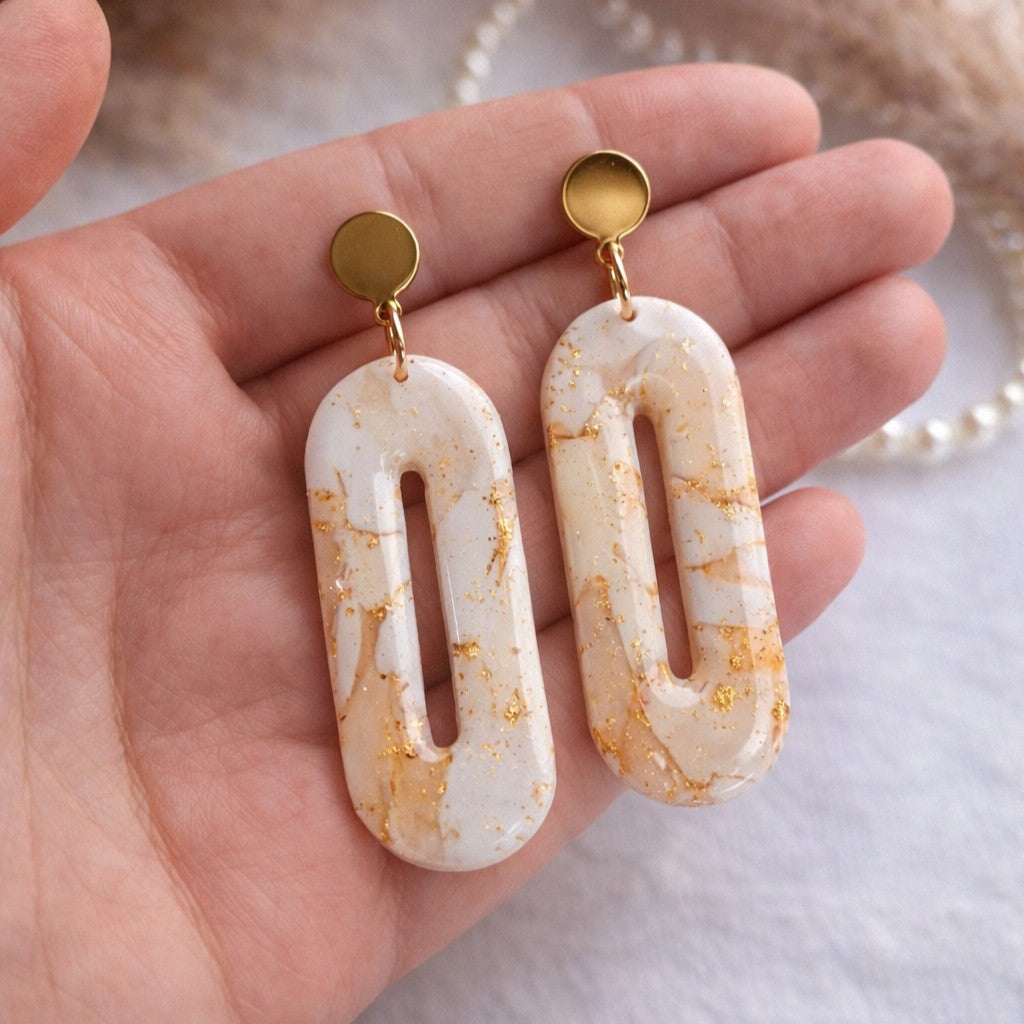 Golden marble 0-shaped form