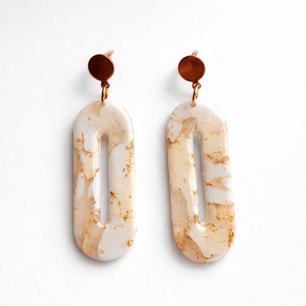 Golden marble 0-shaped form