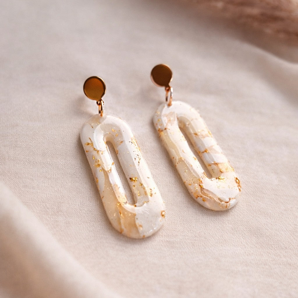 Golden marble 0-shaped form