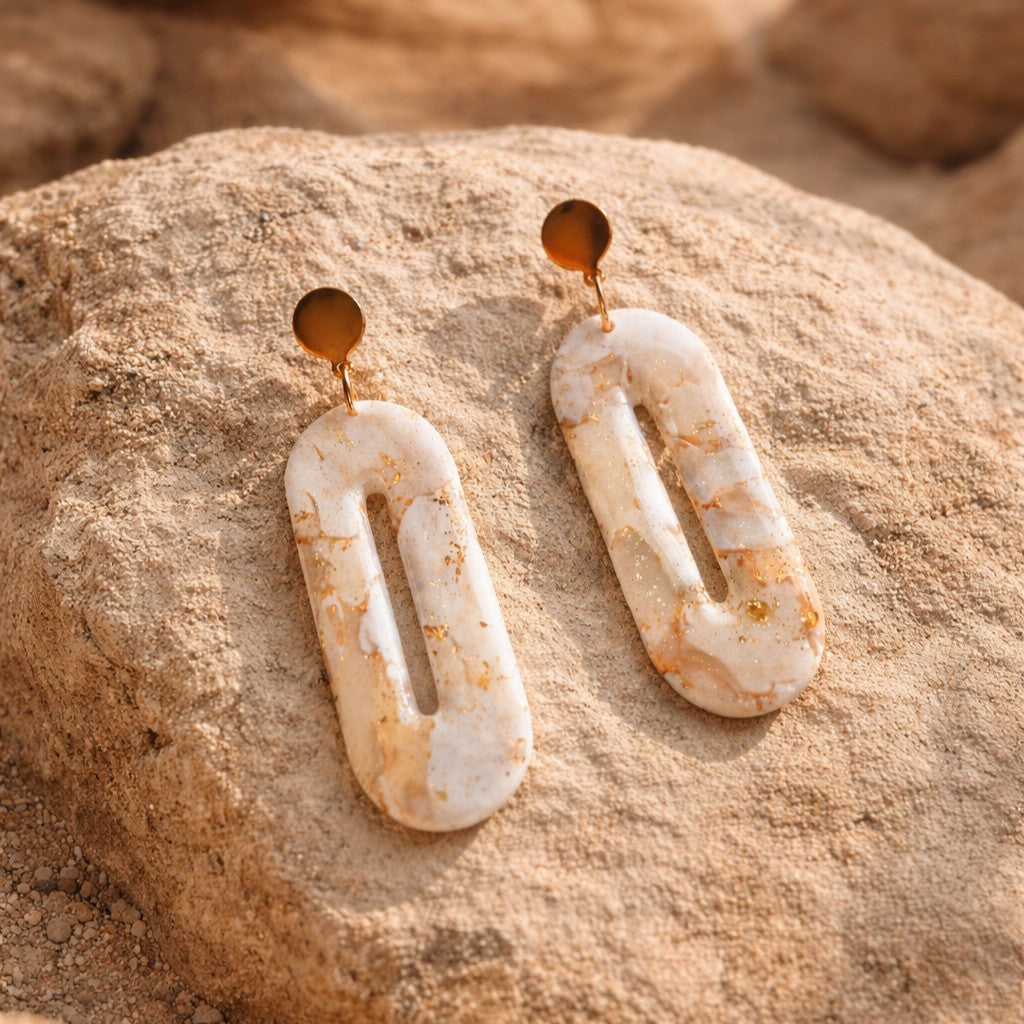 Golden marble 0-shaped form