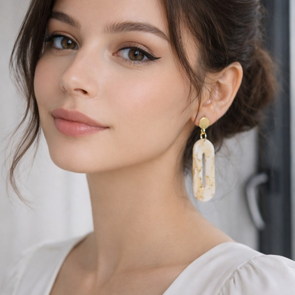 Golden marble 0-shaped form